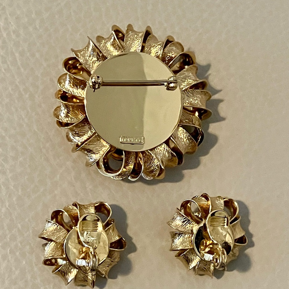 Monet Gold Ribbon Brooch and Earring Set - Picture 2 of 6
